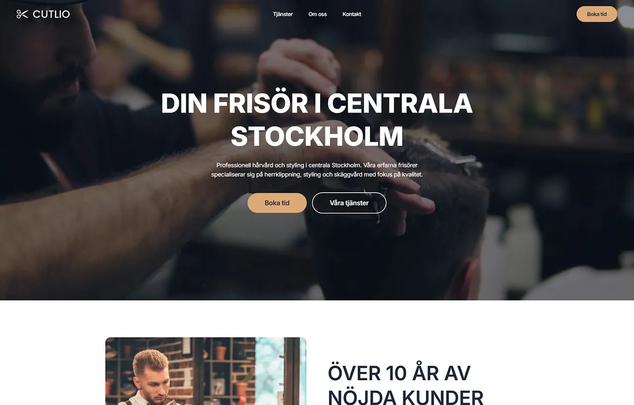 Startsidan på Cutlio hemsida för frisörsalong i Stockholm, med video-hero som visar salongens atmosfär, mörk bakgrund och tydlig bokningsknapp för tidbokning
